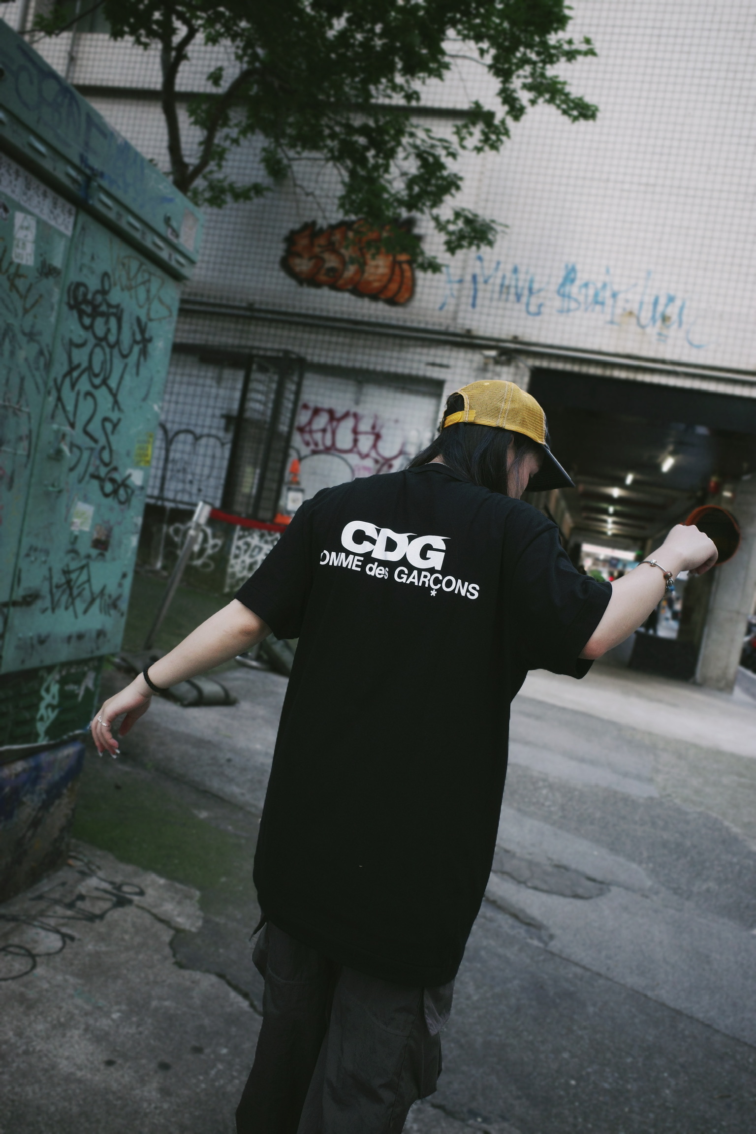 CDG 背後LOGO 短袖上衣 黑