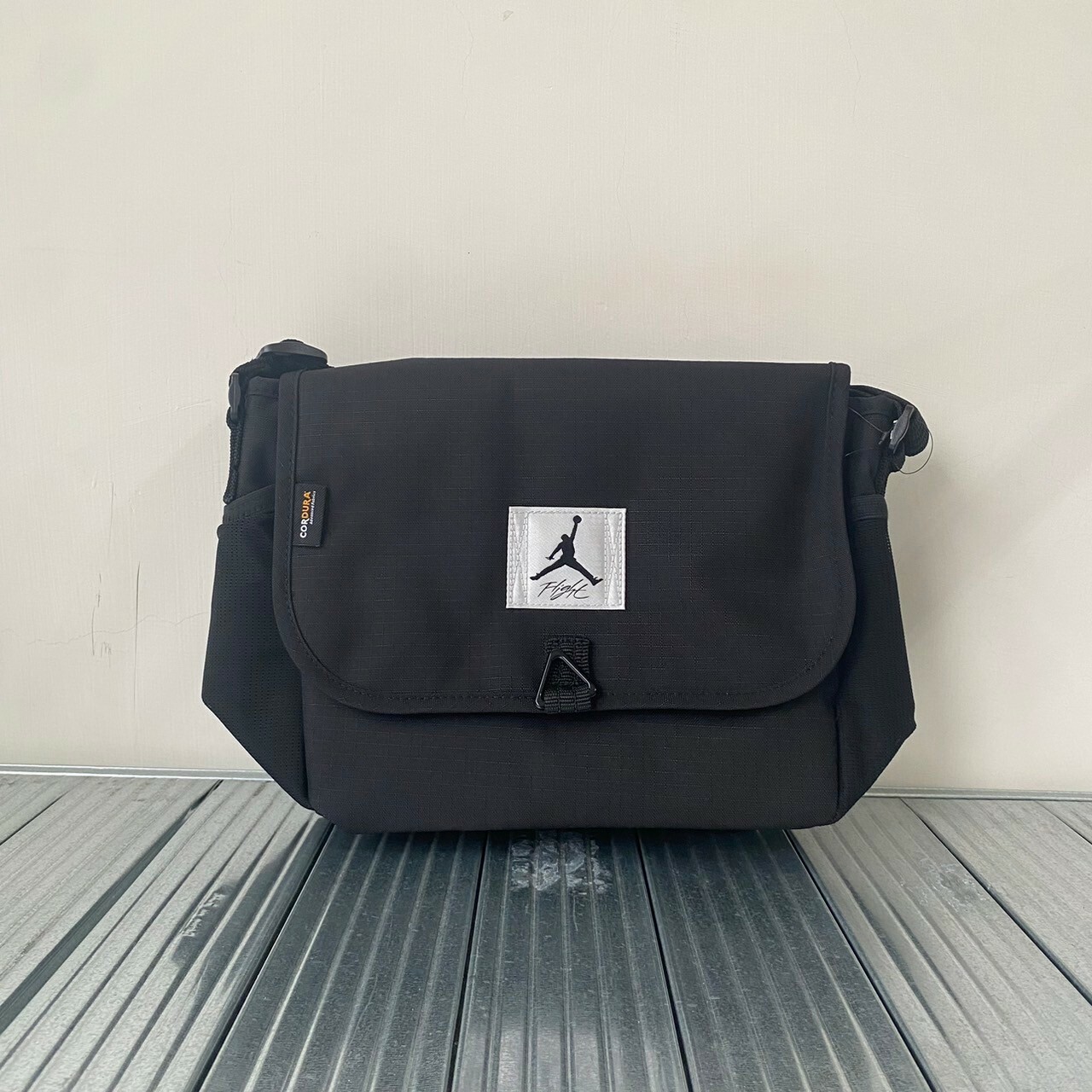 Nike Jordan Cordura 磁吸式斜背包 JD2333003AD-001