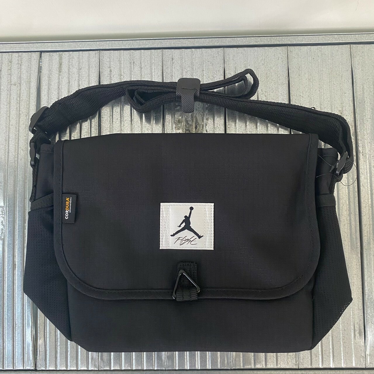 Nike Jordan Cordura 磁吸式斜背包 JD2333003AD-001