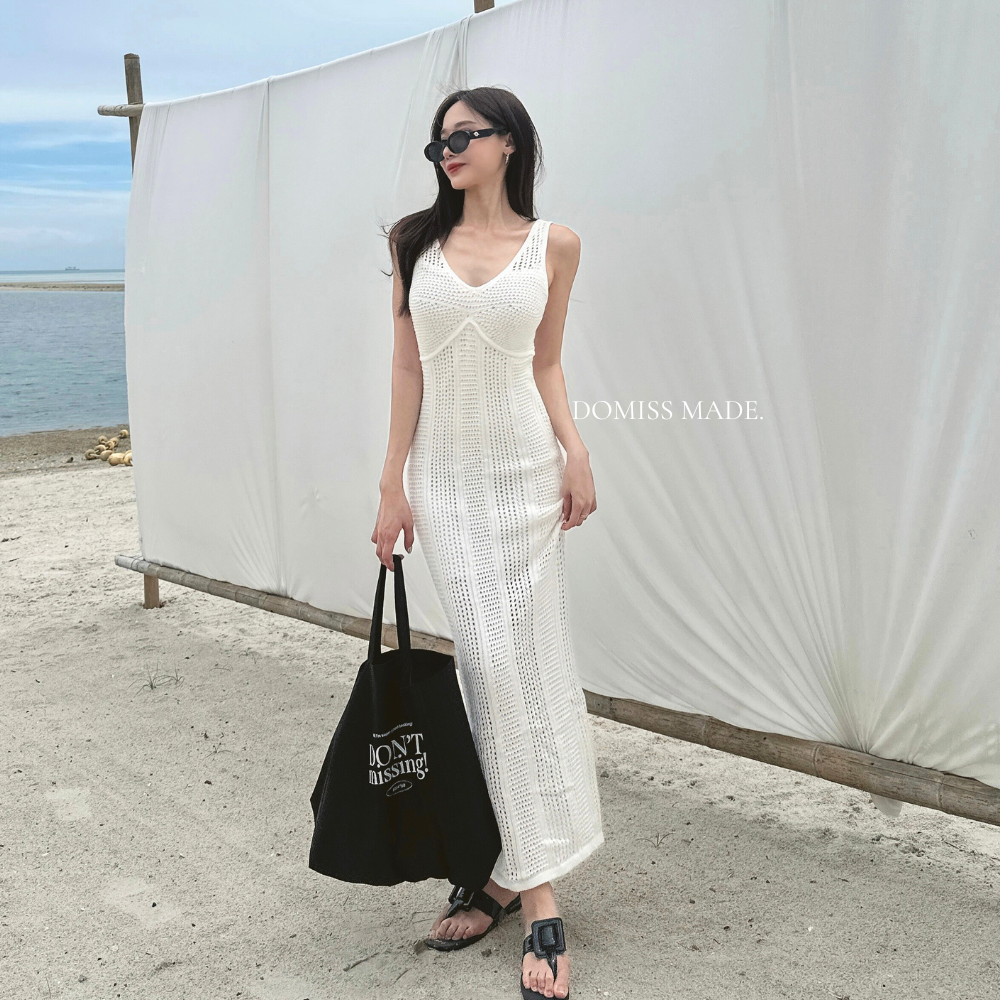 【DOMISS自訂】浪漫美學V領鏤空針織長洋裝 沙灘裙 渡假穿搭 (現貨)