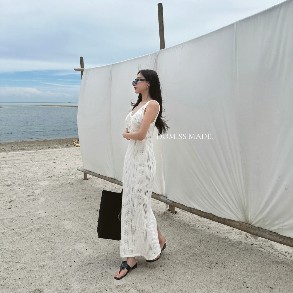 【DOMISS自訂】浪漫美學V領鏤空針織長洋裝 沙灘裙 渡假穿搭 (現貨)