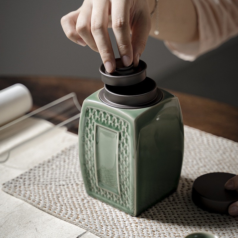 浮雕窗花青瓷茶葉罐