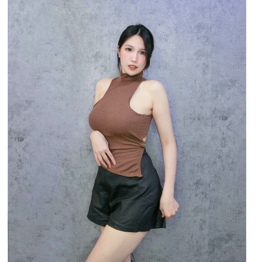 小V割線霧面皮短褲