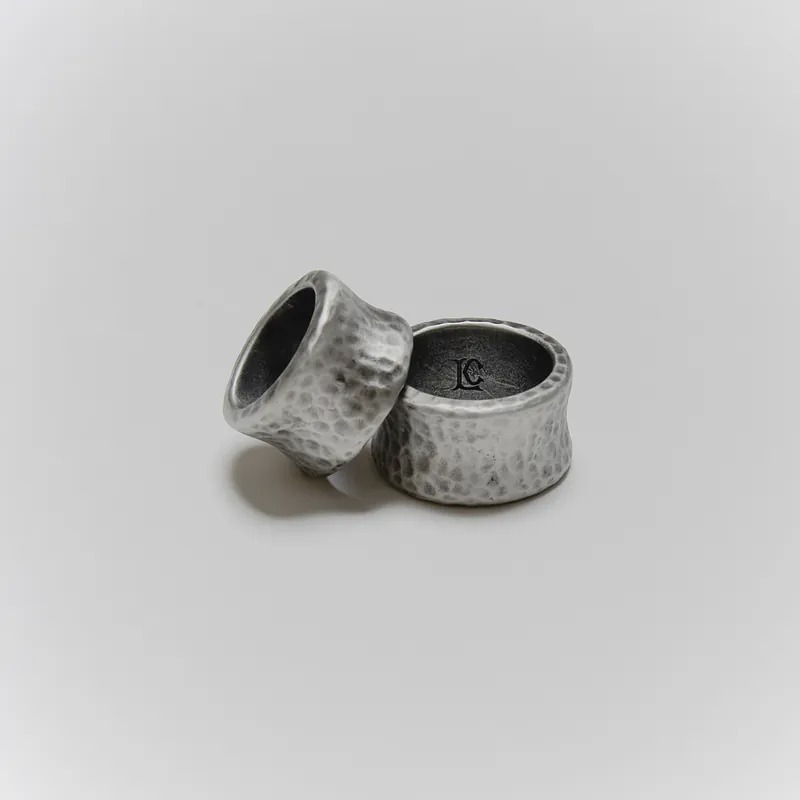 Liam Conner 敲打做舊戒指(粗)