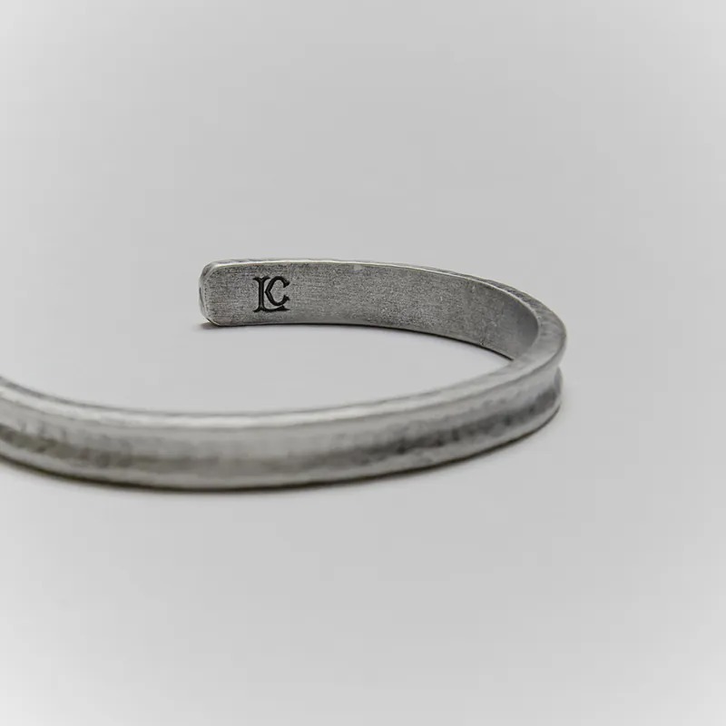 Liam Conner 敲打做舊手環