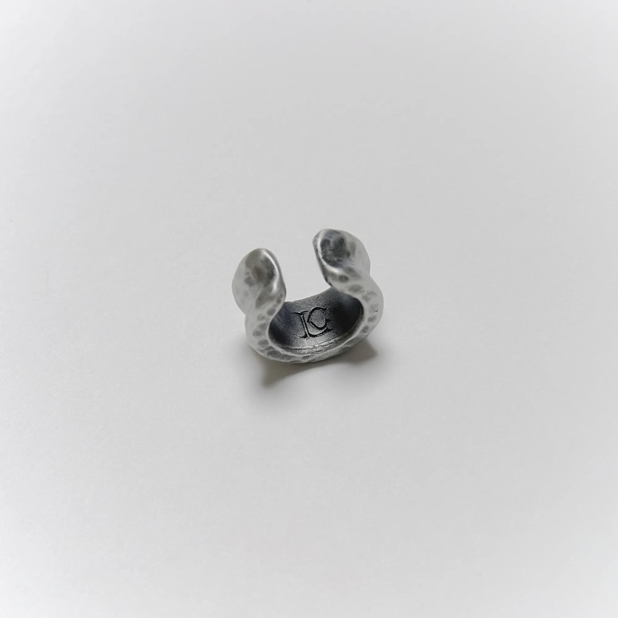 Liam Conner 敲打做舊耳扣