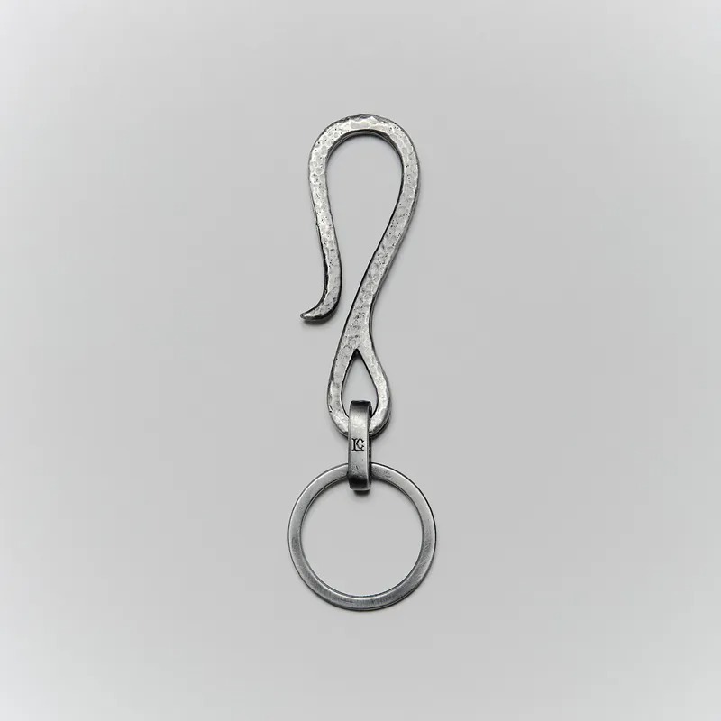 Liam Conner 敲打做舊鑰匙勾