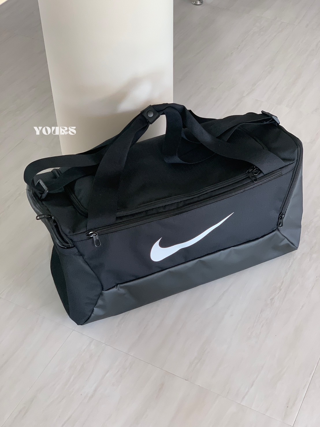 Nike 大勾黑色旅行袋（DM3976-010）