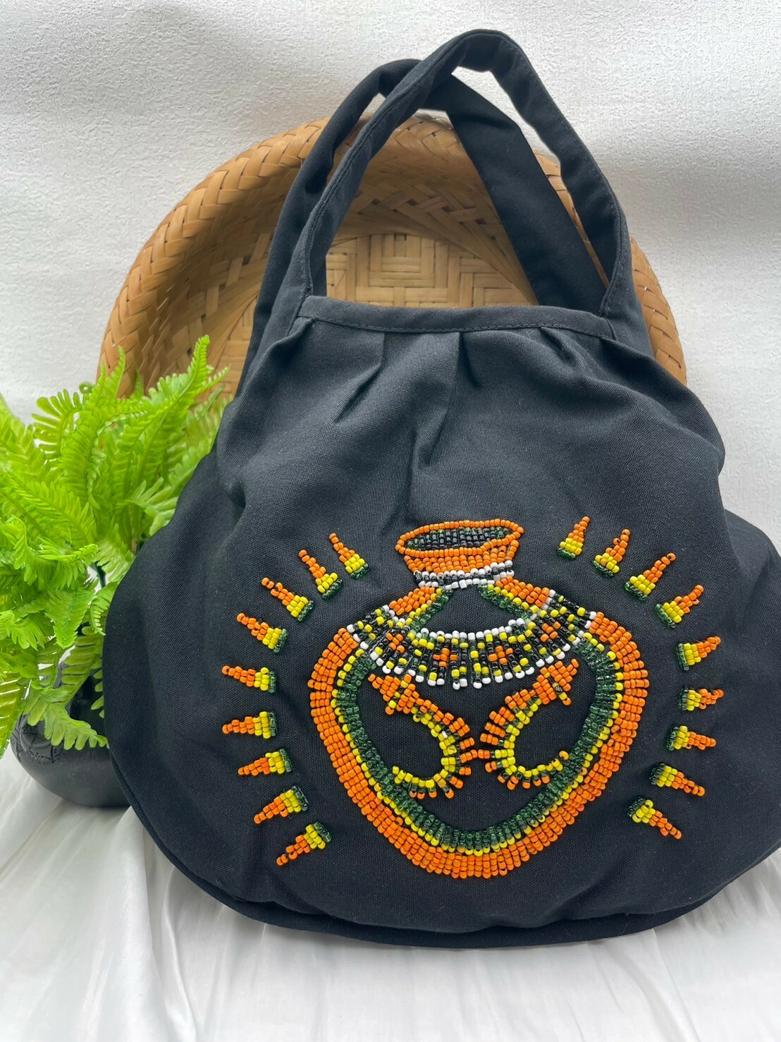 No.4手工珠繡圓形手提包-總長39深28最寬30