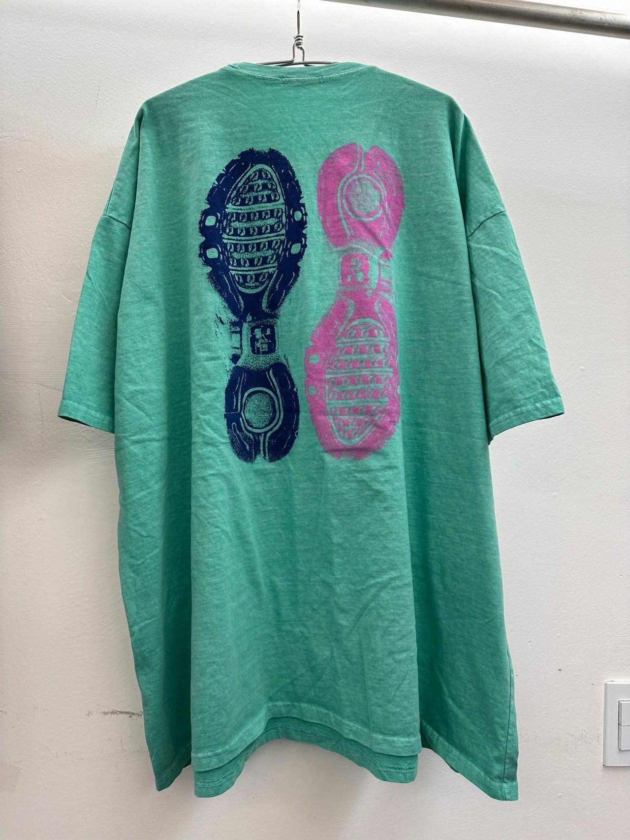 OverSize洗水腳印圖案短袖Tee T5572