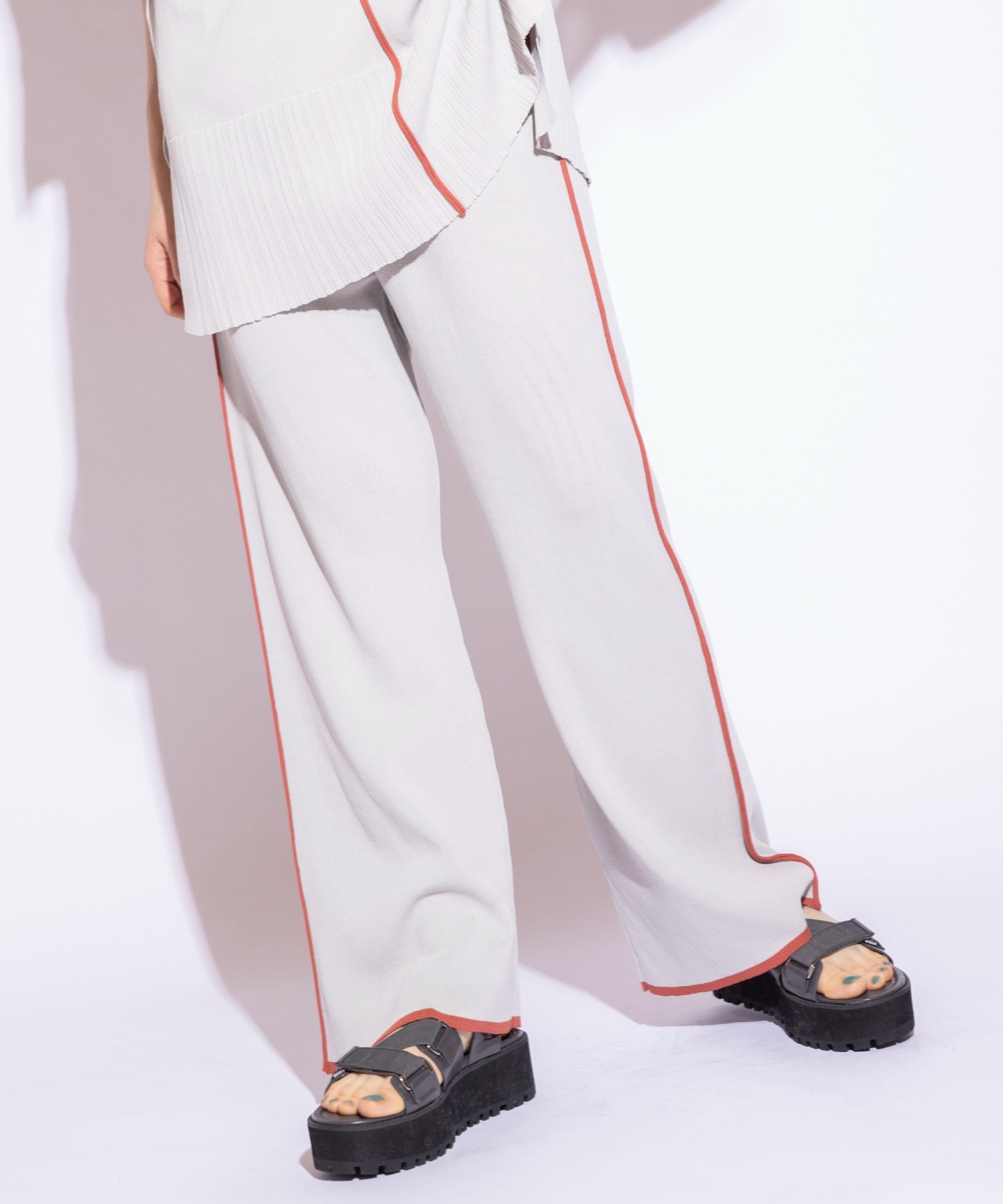 預購 - JP 半喇叭形針織褲