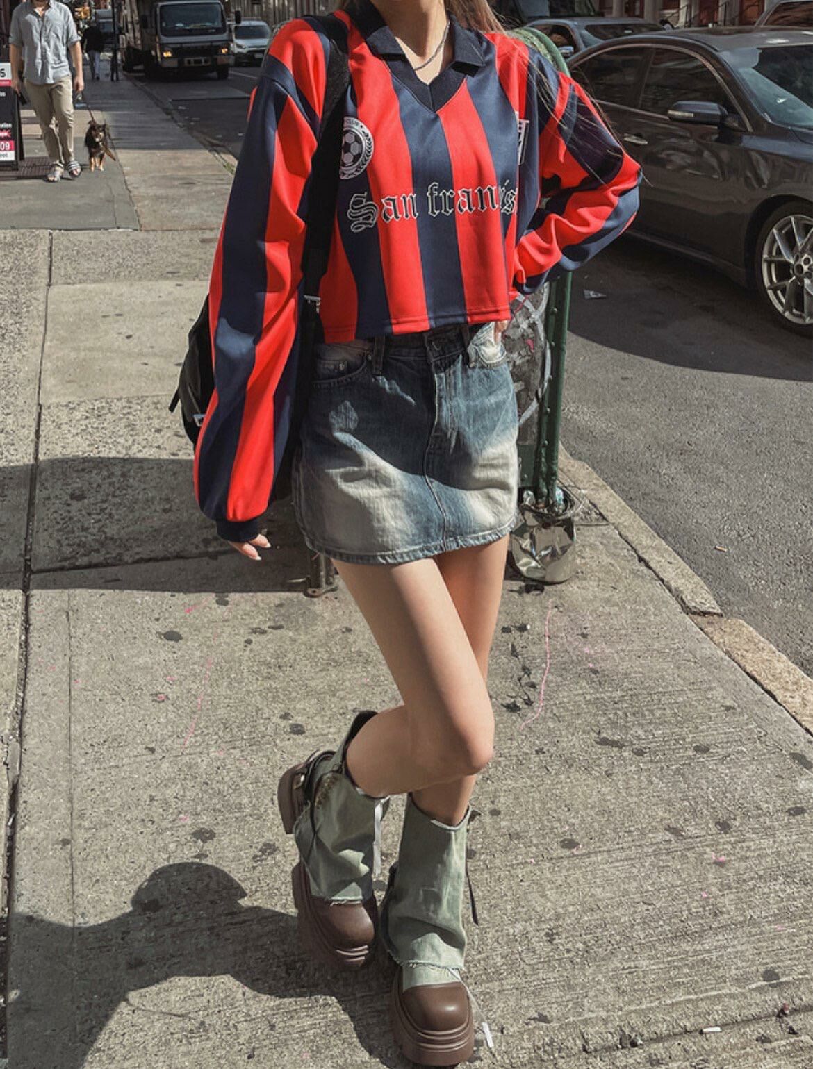 反V領英文字數字直間短身長袖衫 DEAN-031T