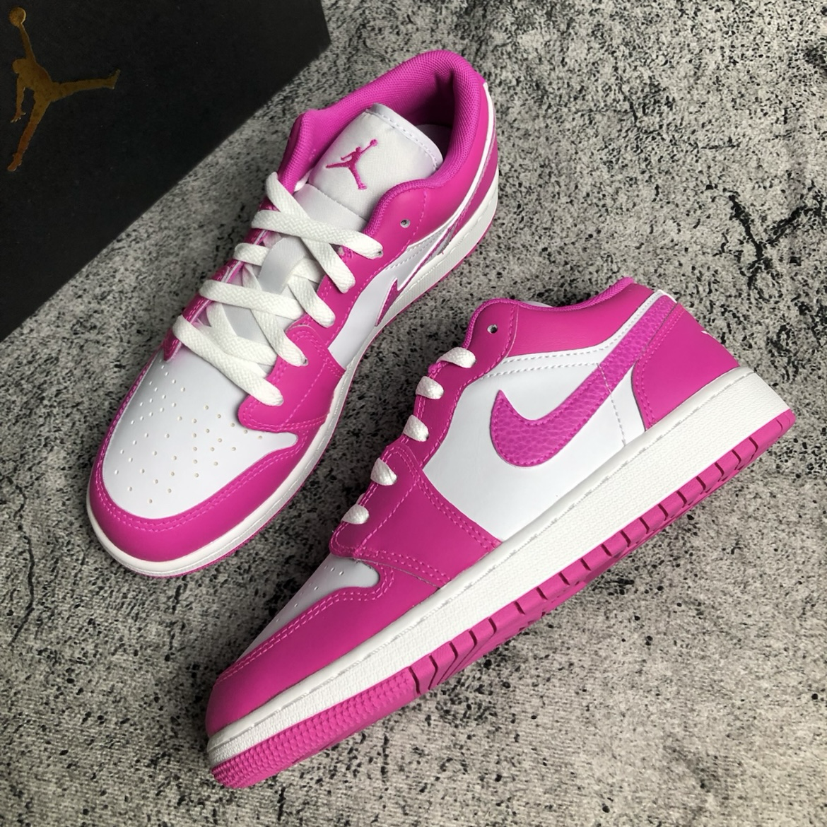 最新の激安 Jordan Air Nike 1 芭比粉粉白桃紅桃粉AJ1低筒休閒鞋 GS Low 文房具・ステーショナリー
