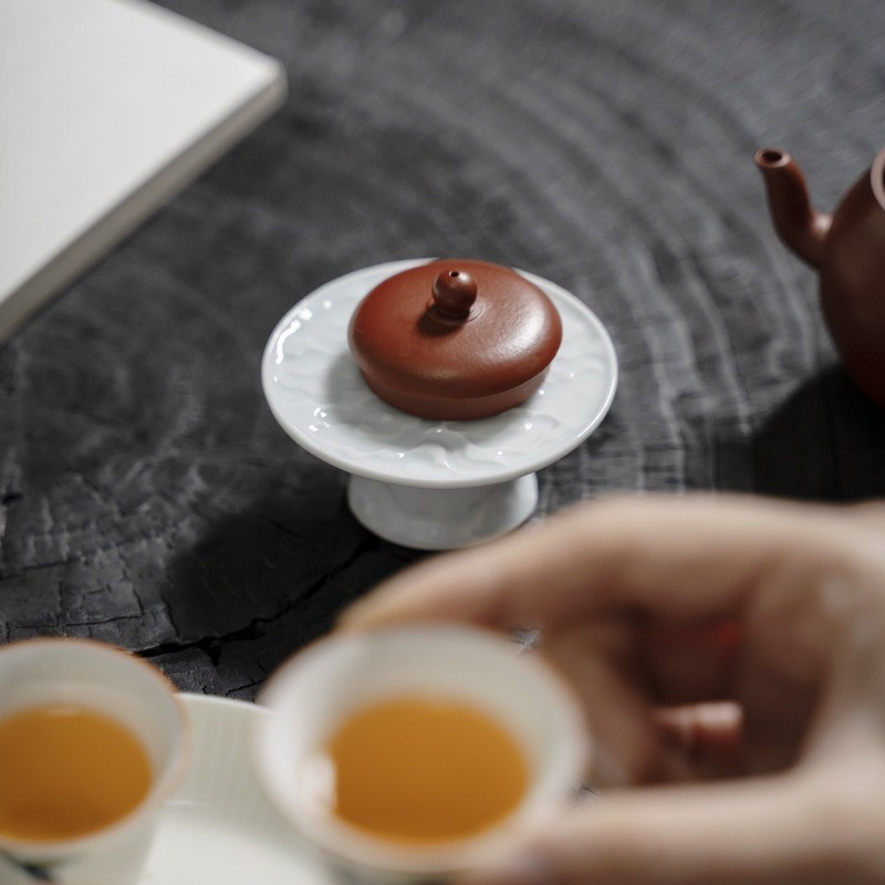 浮雕高足祥雲蓋置