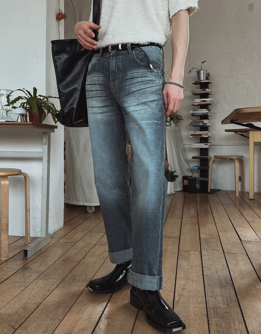 刷洗區塊直筒牛仔褲