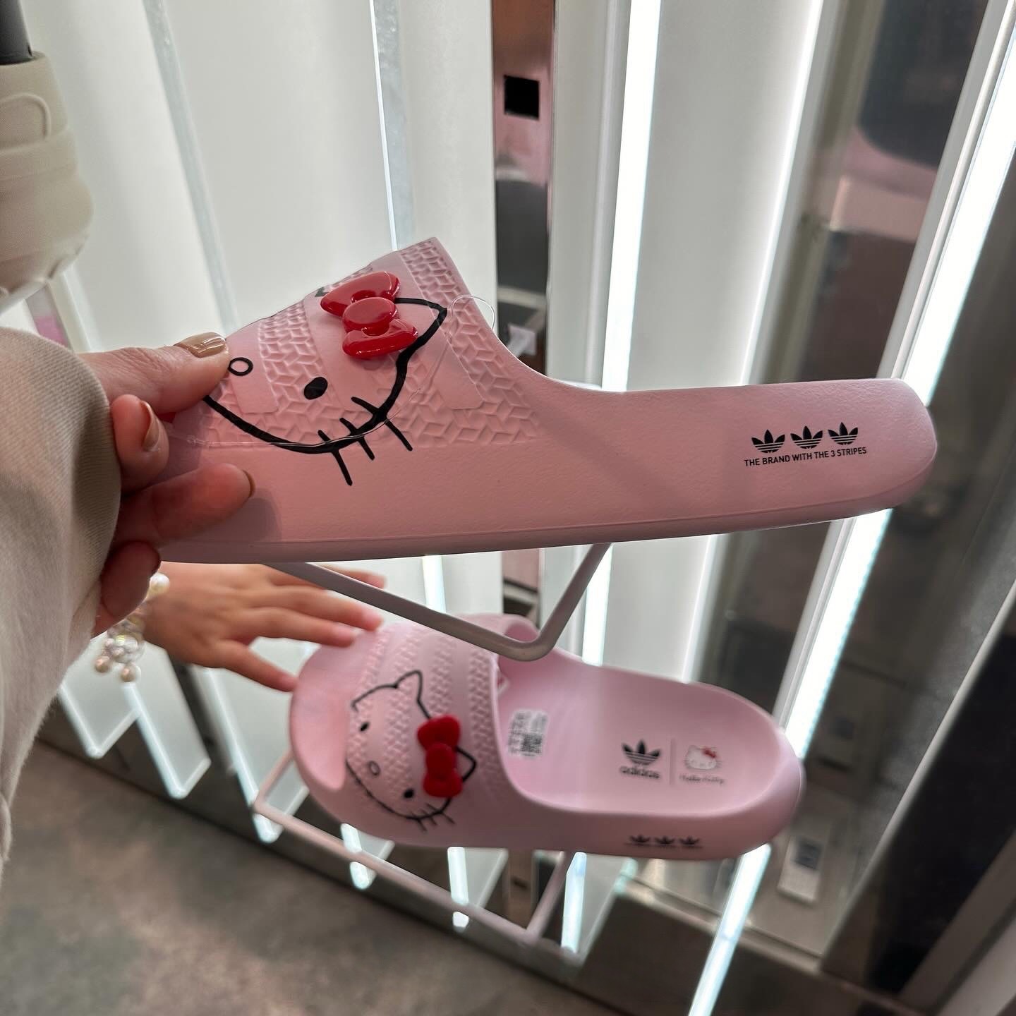Adidas Originals Adilette Ayoon x Hello Kitty 凱蒂貓 粉色 拖鞋 IH2680