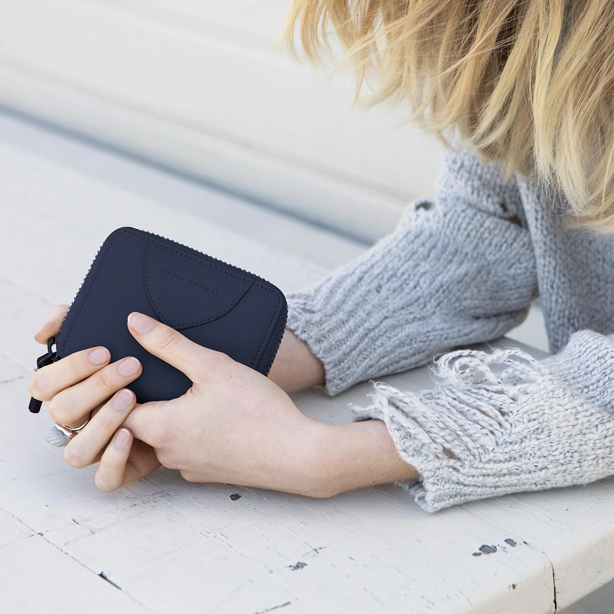 Status Anxiety. | WAYWARD 短夾 （ 灰、綠、藍、粉、黑鱷魚 ）