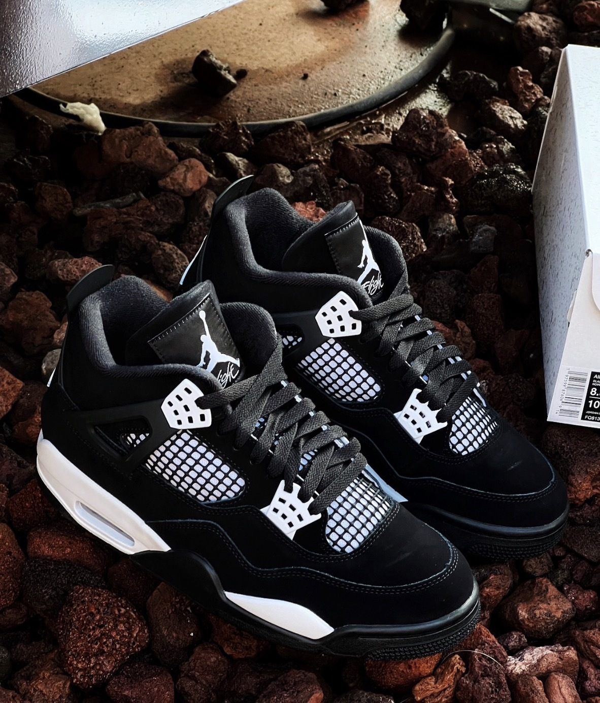 預購 AIR JORDAN 4 RETRO "WHITE THUNDER" 白雷神 黑白