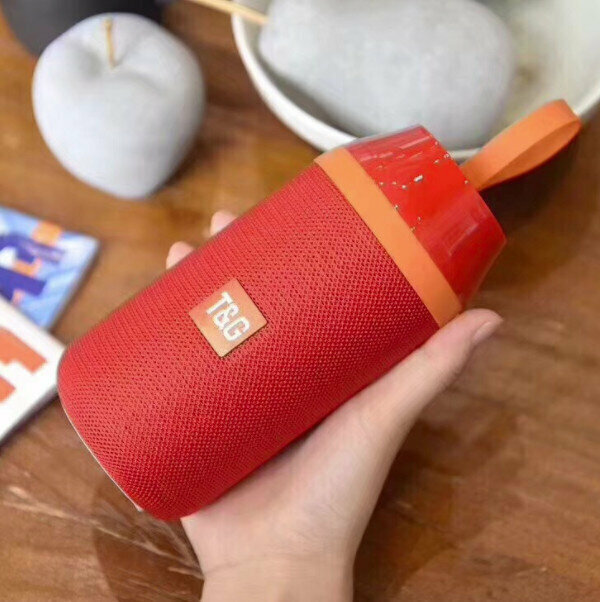 Portable Bluetooth speaker (red)