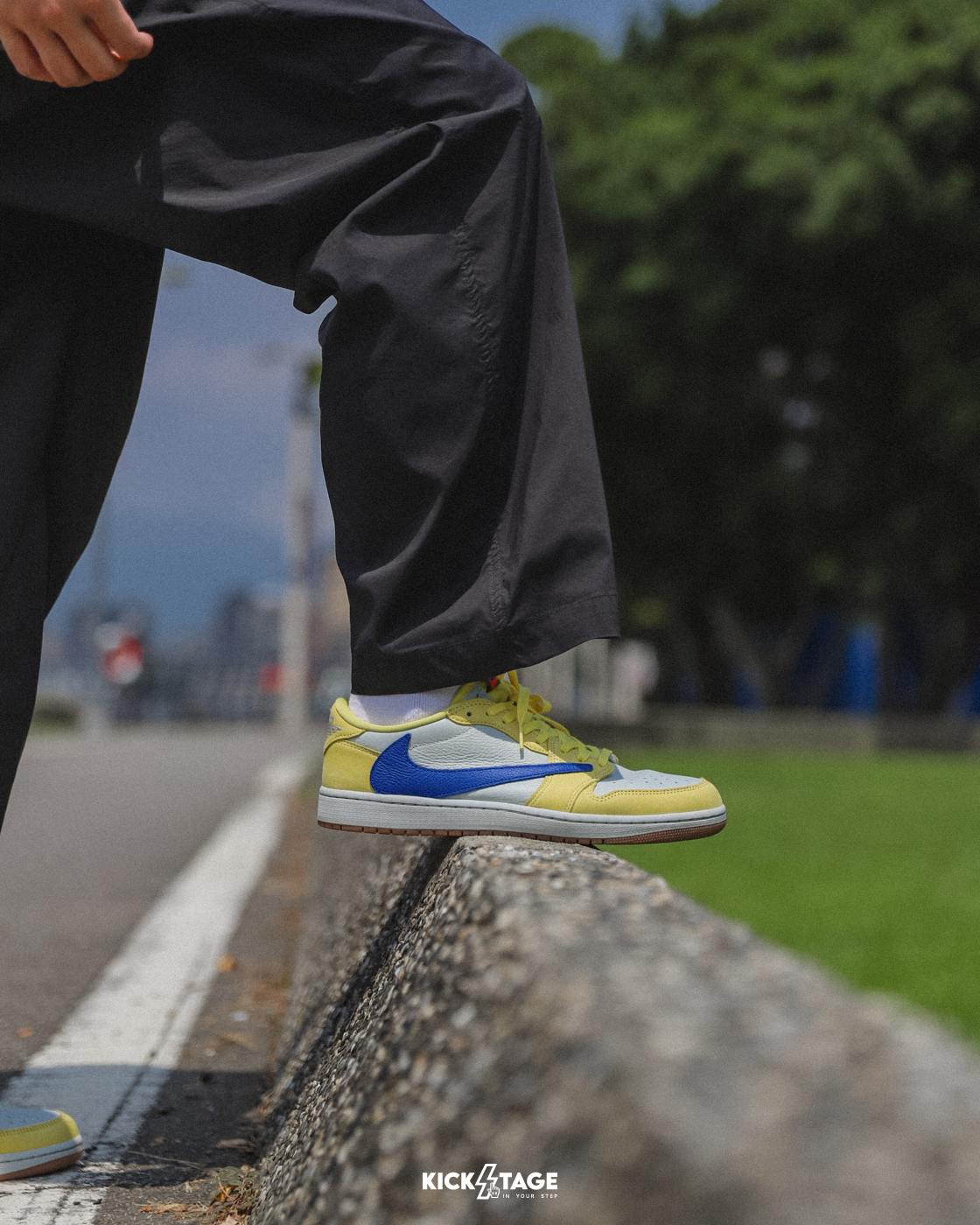 <連線代購商品>男女鞋 AIR JORDAN 1 LOW OG  X TRAVIS SCOTT CANARY 倒勾 低筒 休閒鞋【DZ4137-700】AJ1TS