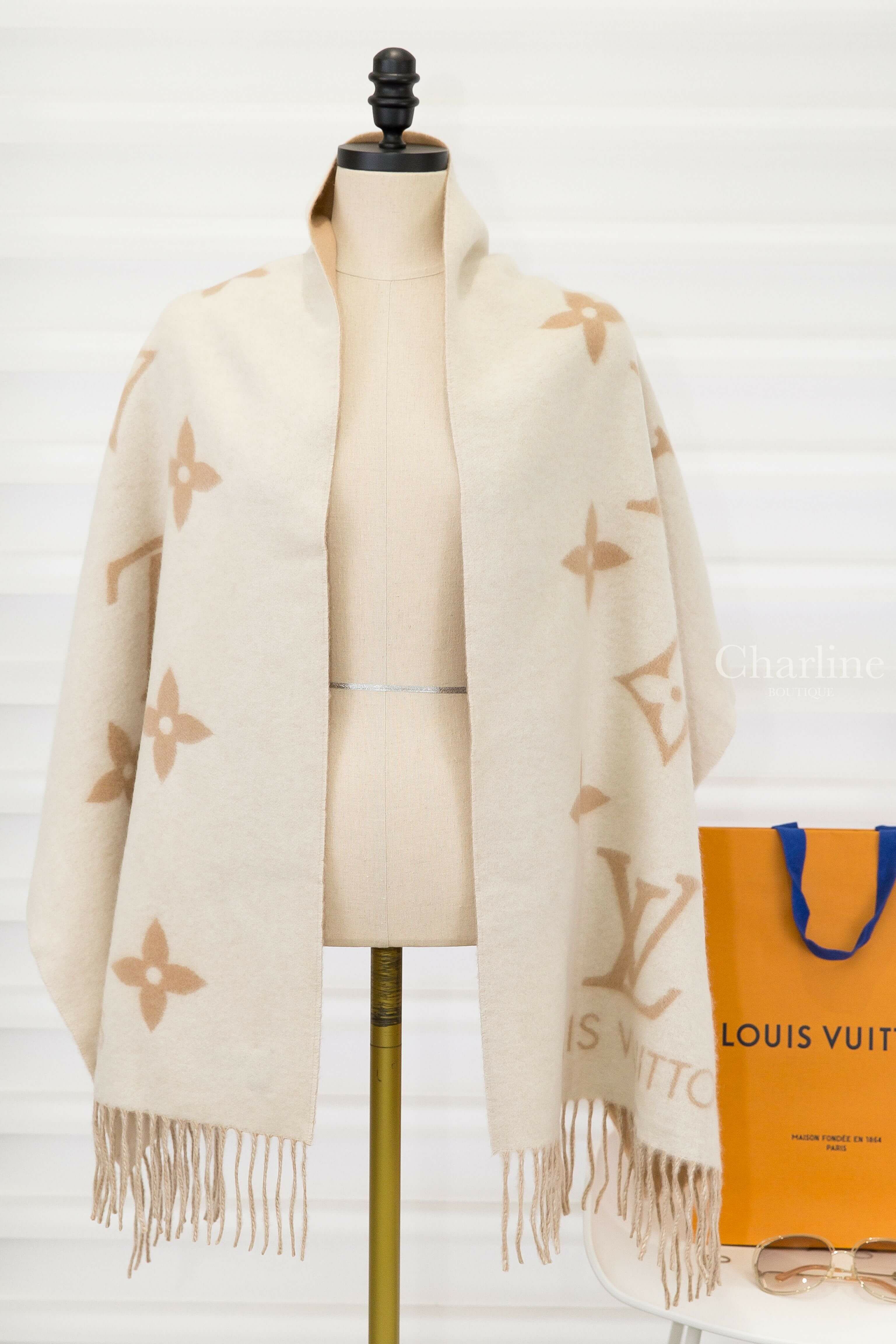 Louis Vuitton Reykjavik Scarf 淺米色拼米色 Logo 喀什米爾流蘇圍巾-Charline Boutique 精品代購