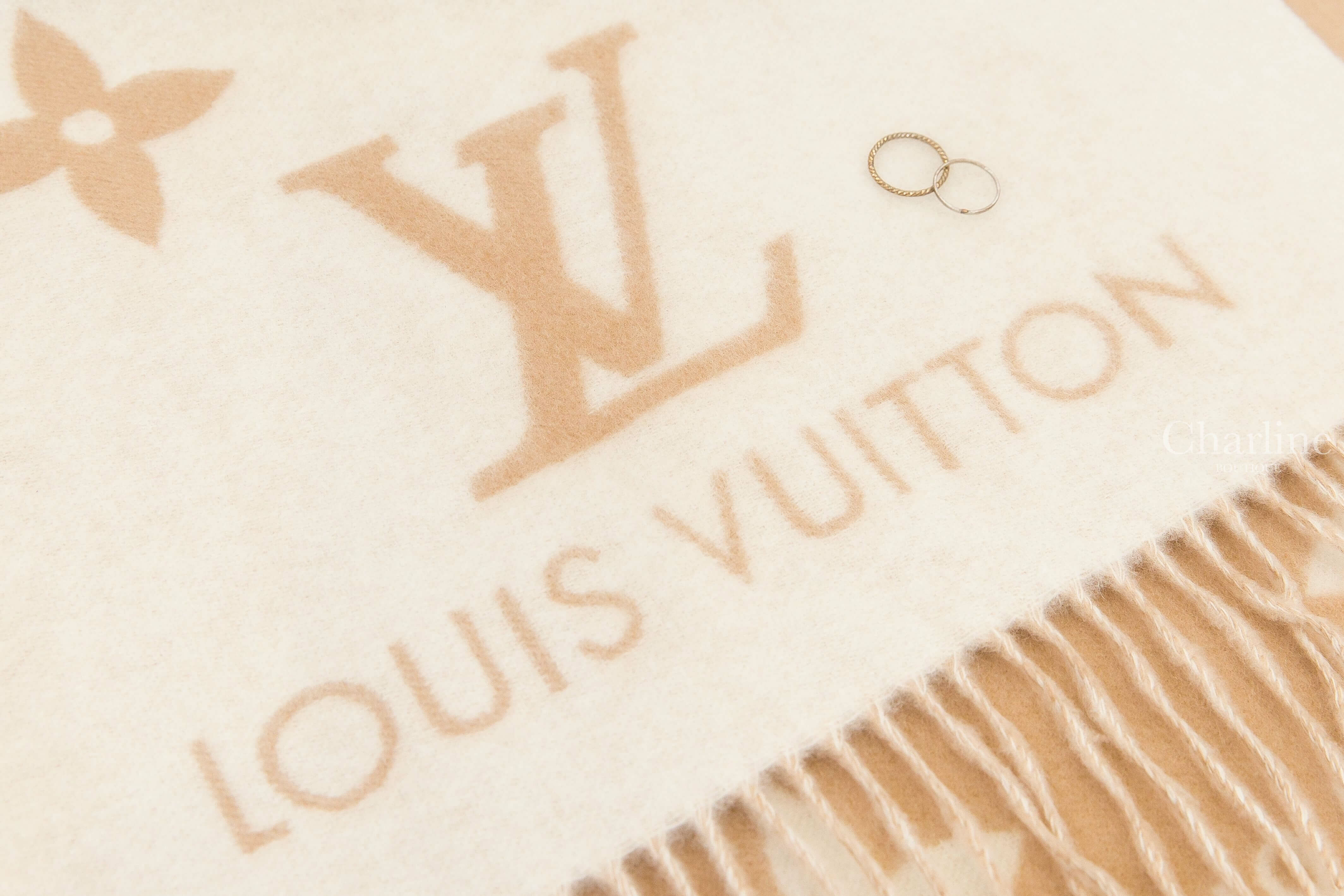 Louis Vuitton Reykjavik Scarf 淺米色拼米色 Logo 喀什米爾流蘇圍巾