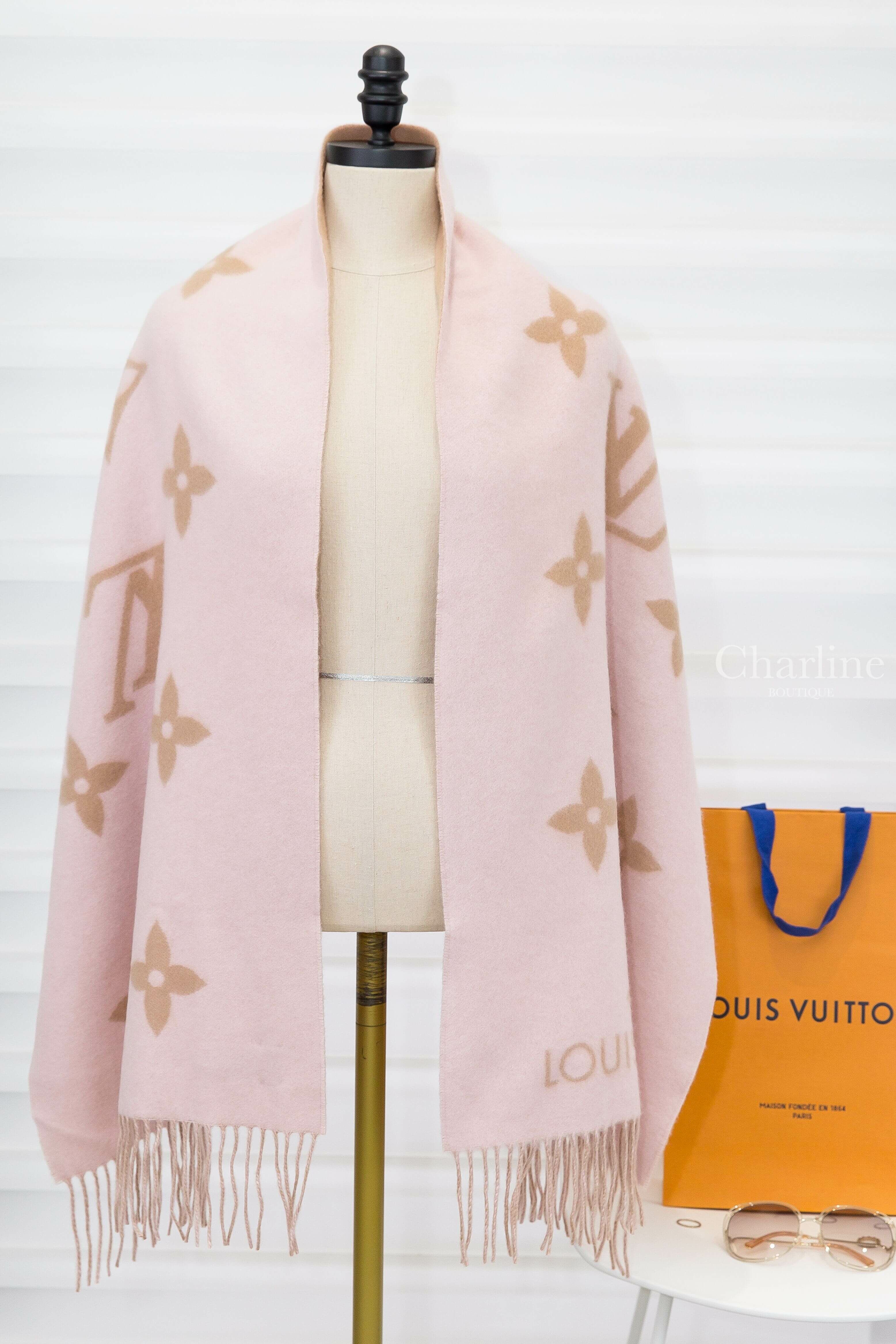Louis Vuitton Reykjavik Scarf 玫瑰粉色拼米色 Logo 喀什米爾流蘇圍巾-Charline Boutique精品代購
