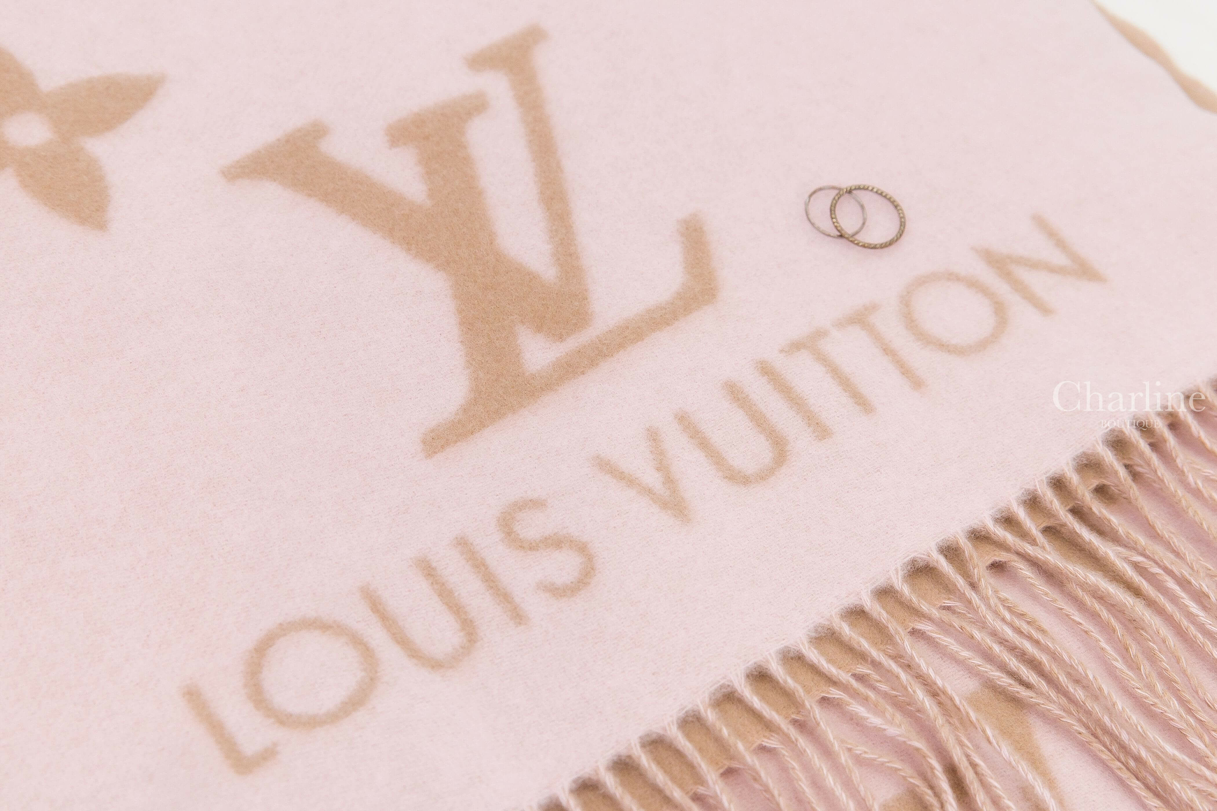 Louis Vuitton Reykjavik Scarf 玫瑰粉色拼米色 Logo 喀什米爾流蘇圍巾