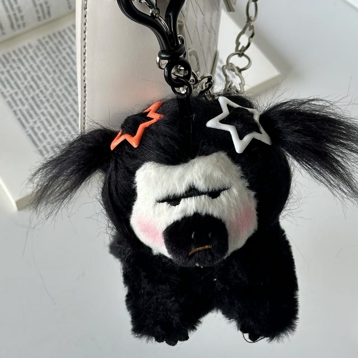 X3COMMUNE 小白面猴 醜萌 毛絨 可變化造型 吊飾 掛飾 / 預購