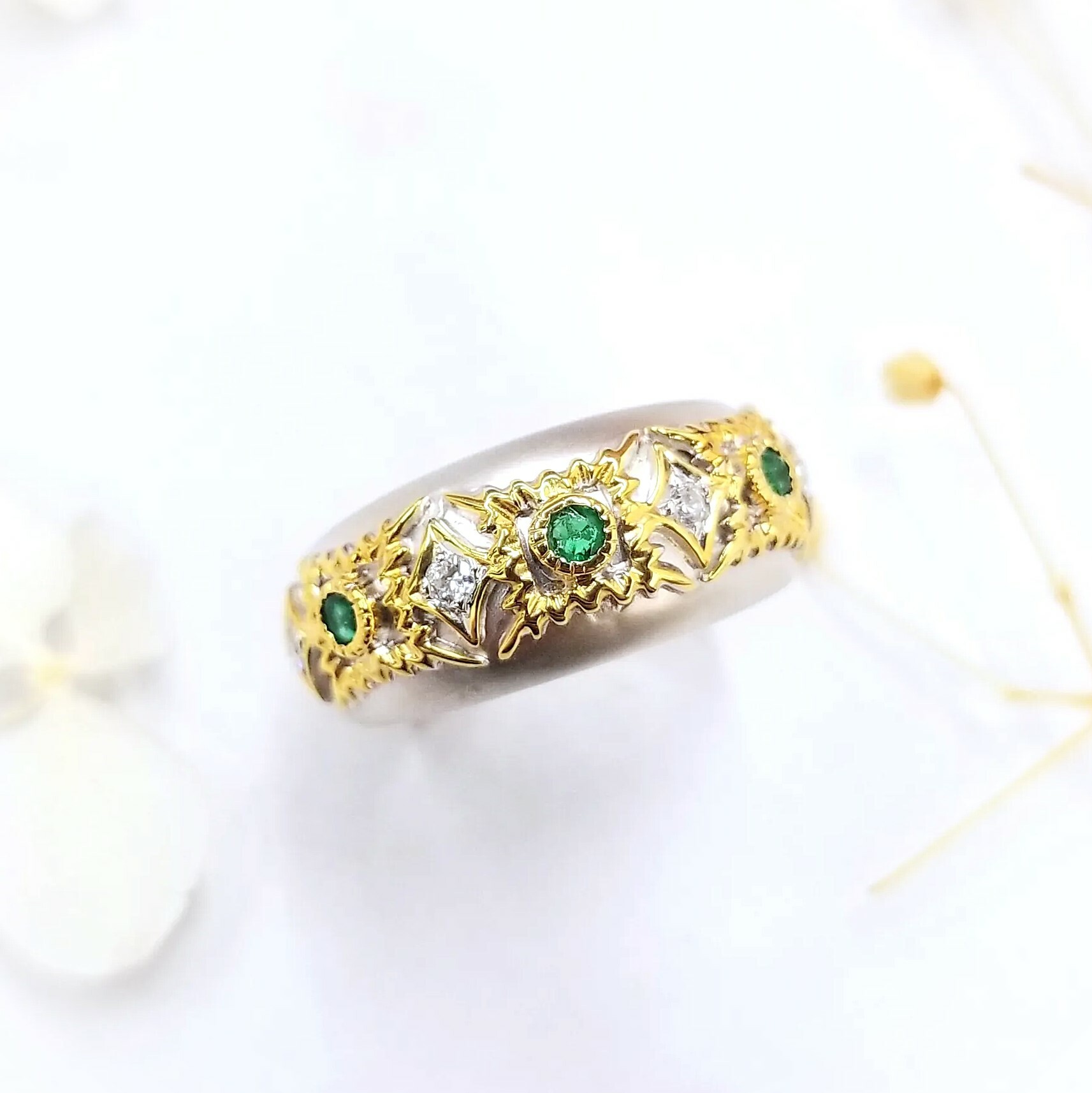 18K Gold 0.04ct Emerald and Diamond Ring