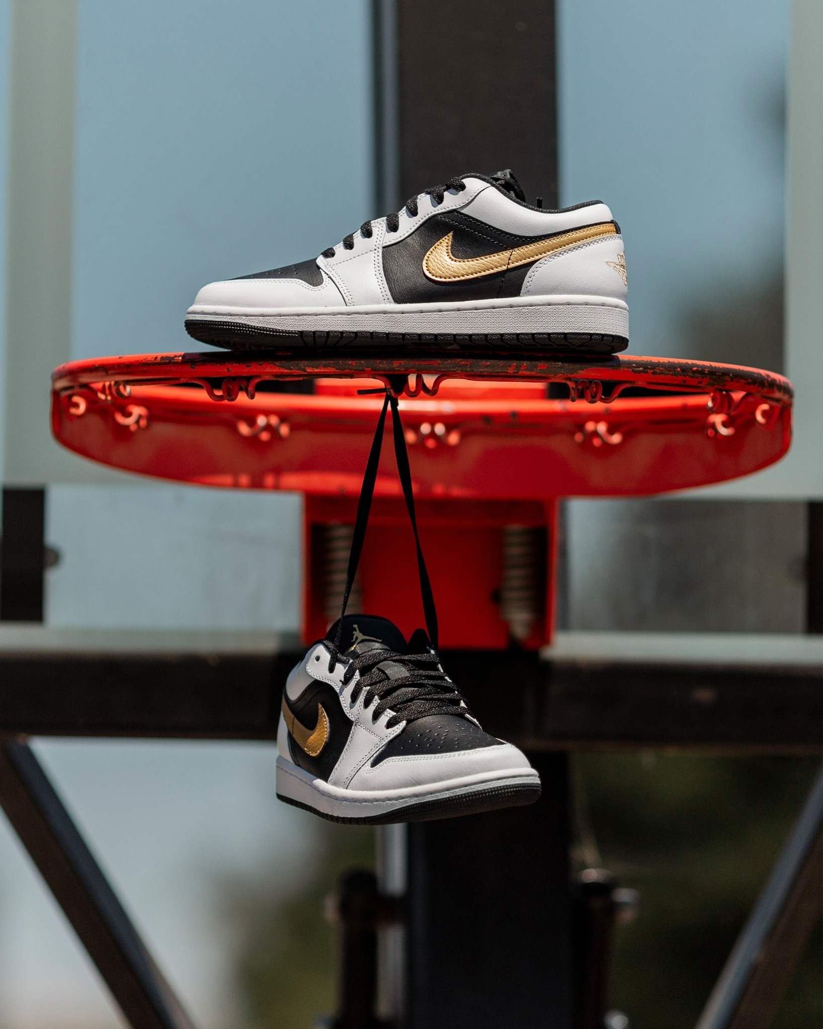 NIKE Air Jordan 1 Low Gold Swoosh AJ1 白黑金勾 553558172