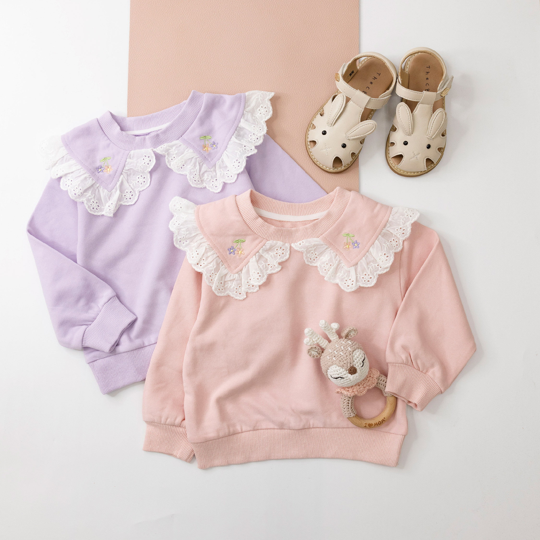 【H35840】氣質荷葉領刺繡小花上衣＊二色