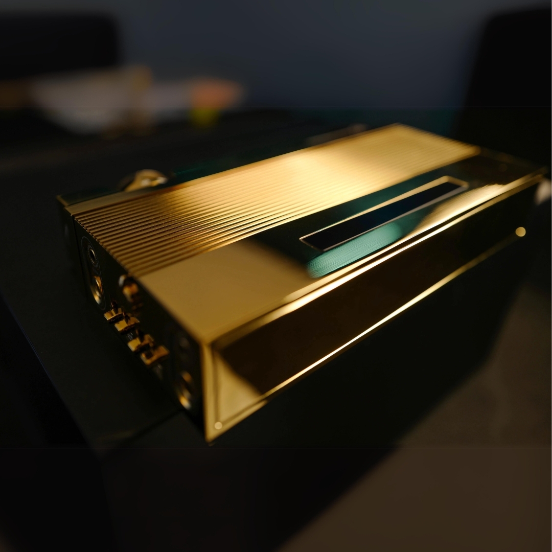 【超優惠價格】Luxury & Precision EA4 旗艦級便攜電子管耳機放大器 (標準版｜限量十周年紀念版)