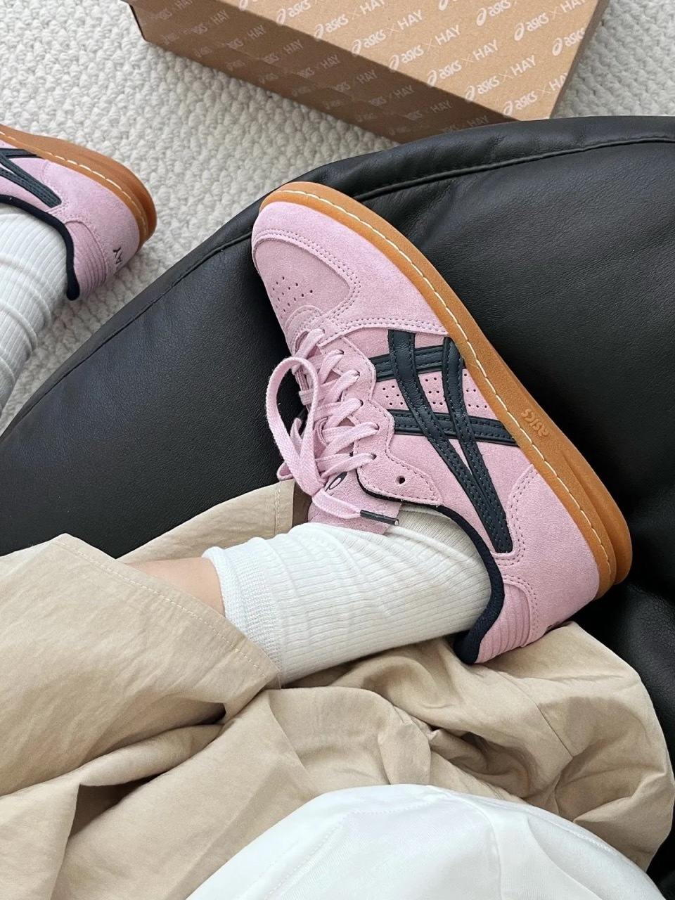 丹麥品牌 HAY X ASICS SKYHAND OG 淡粉 焦糖底 外縫線 聯名款 男女鞋 1203A563-700 / 預購