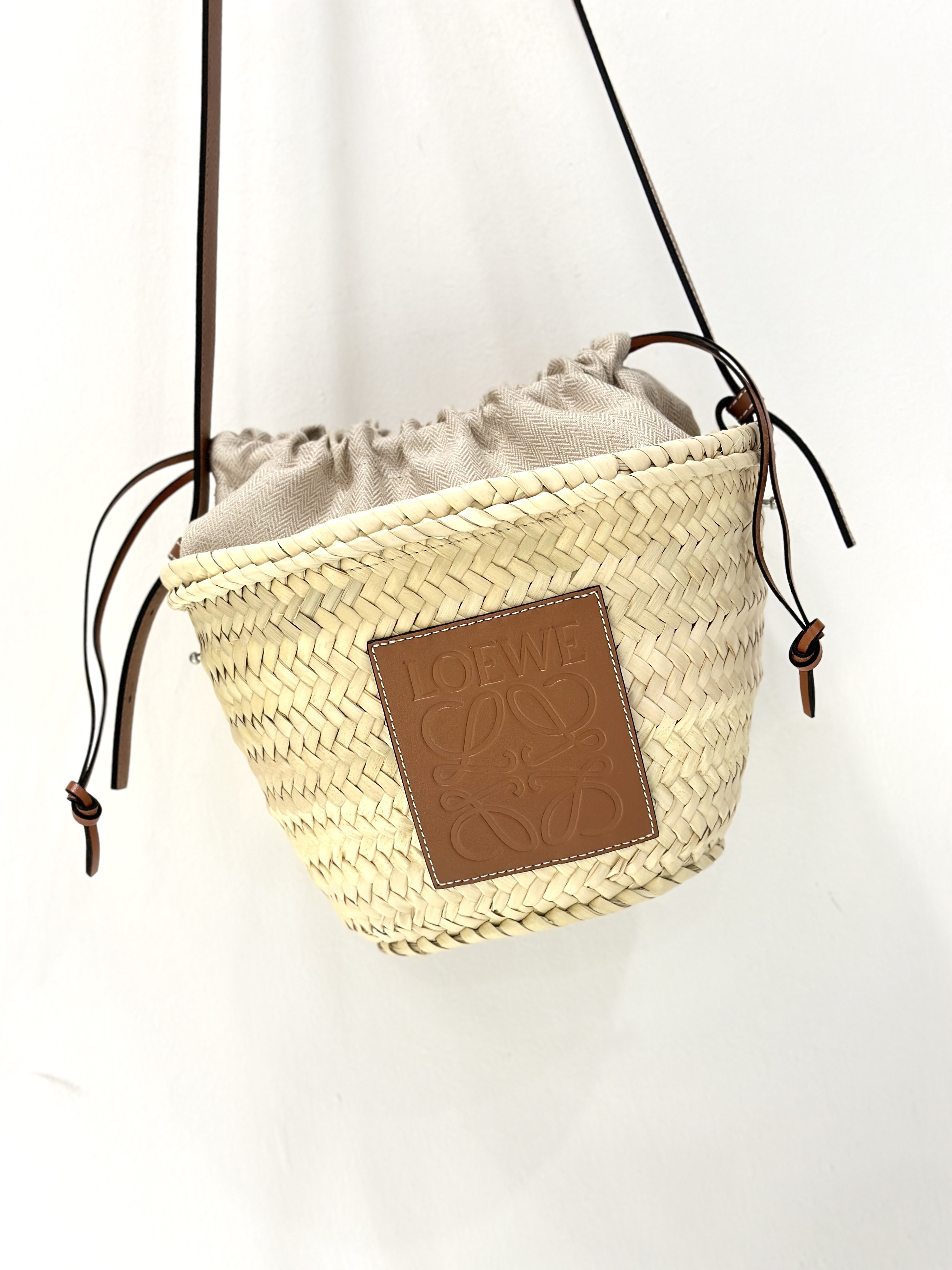 LOEWE Drawstring Bucket