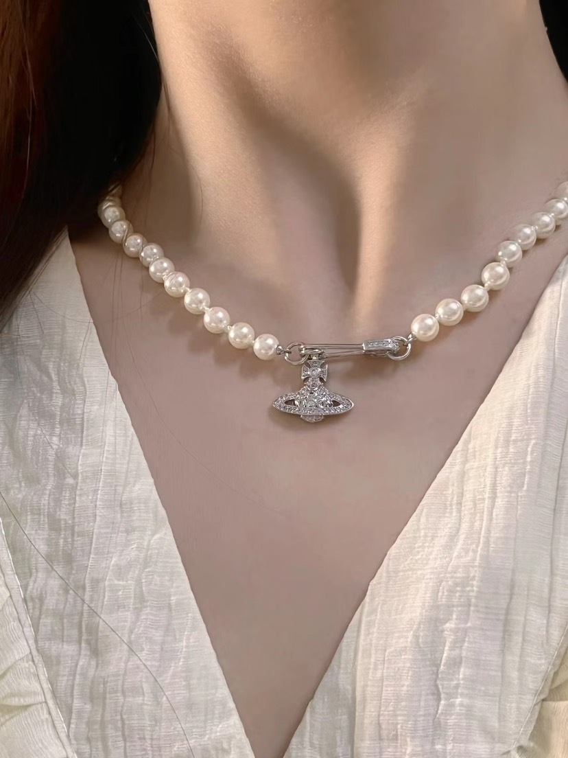 VIVIENNE WESTWOOD 特殊款 水鑽鑲嵌 別針珍珠項鍊
