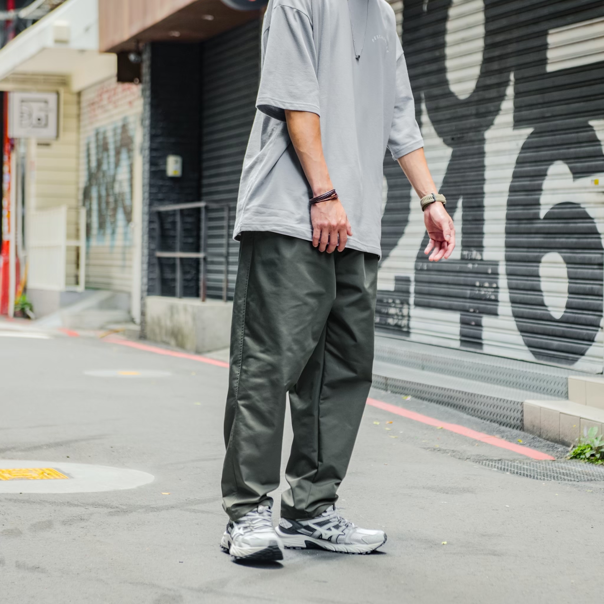 SBG 消光記憶斜紋寬鬆長褲 SB0519