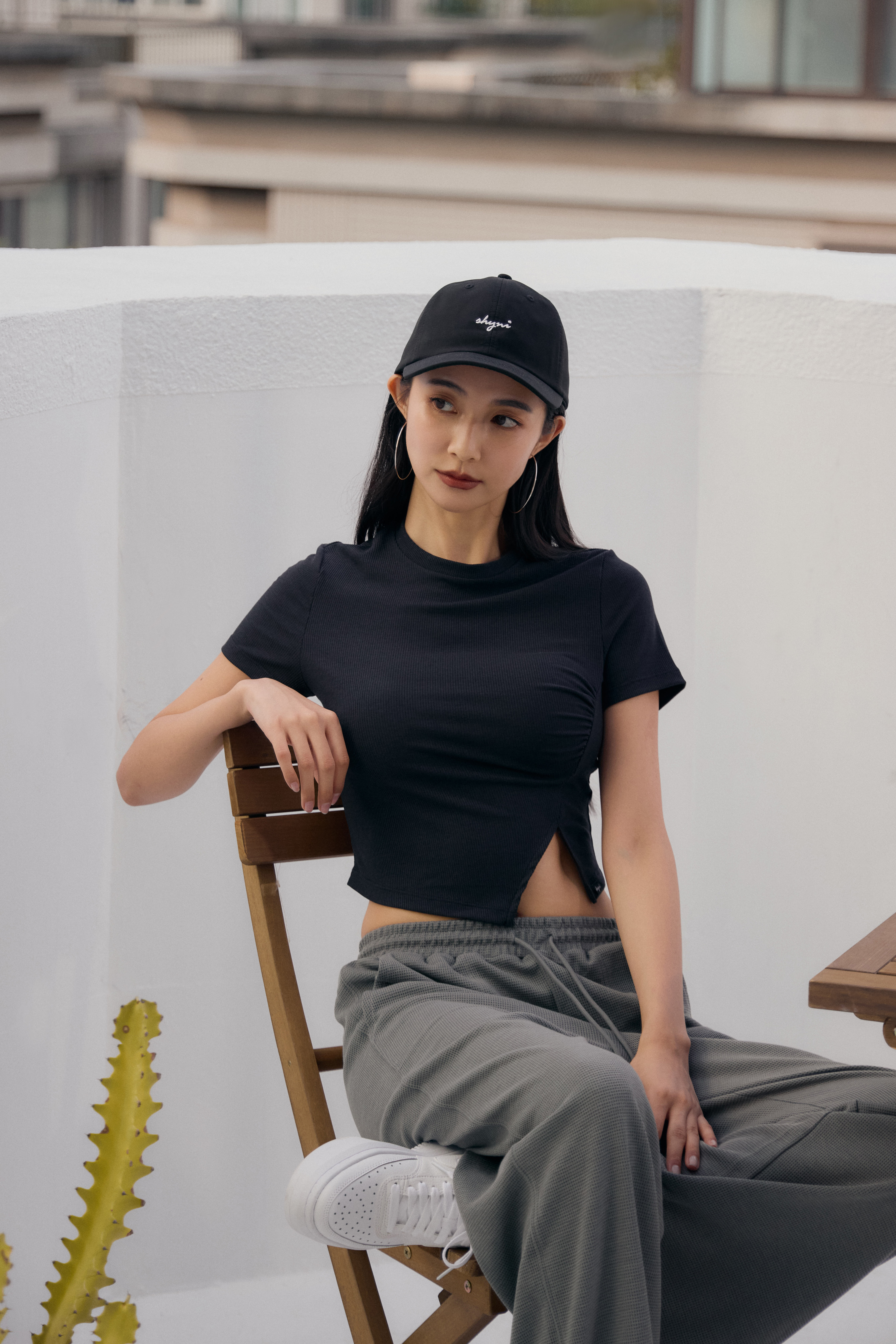 羅紋抽皺前開岔上衣- 黑