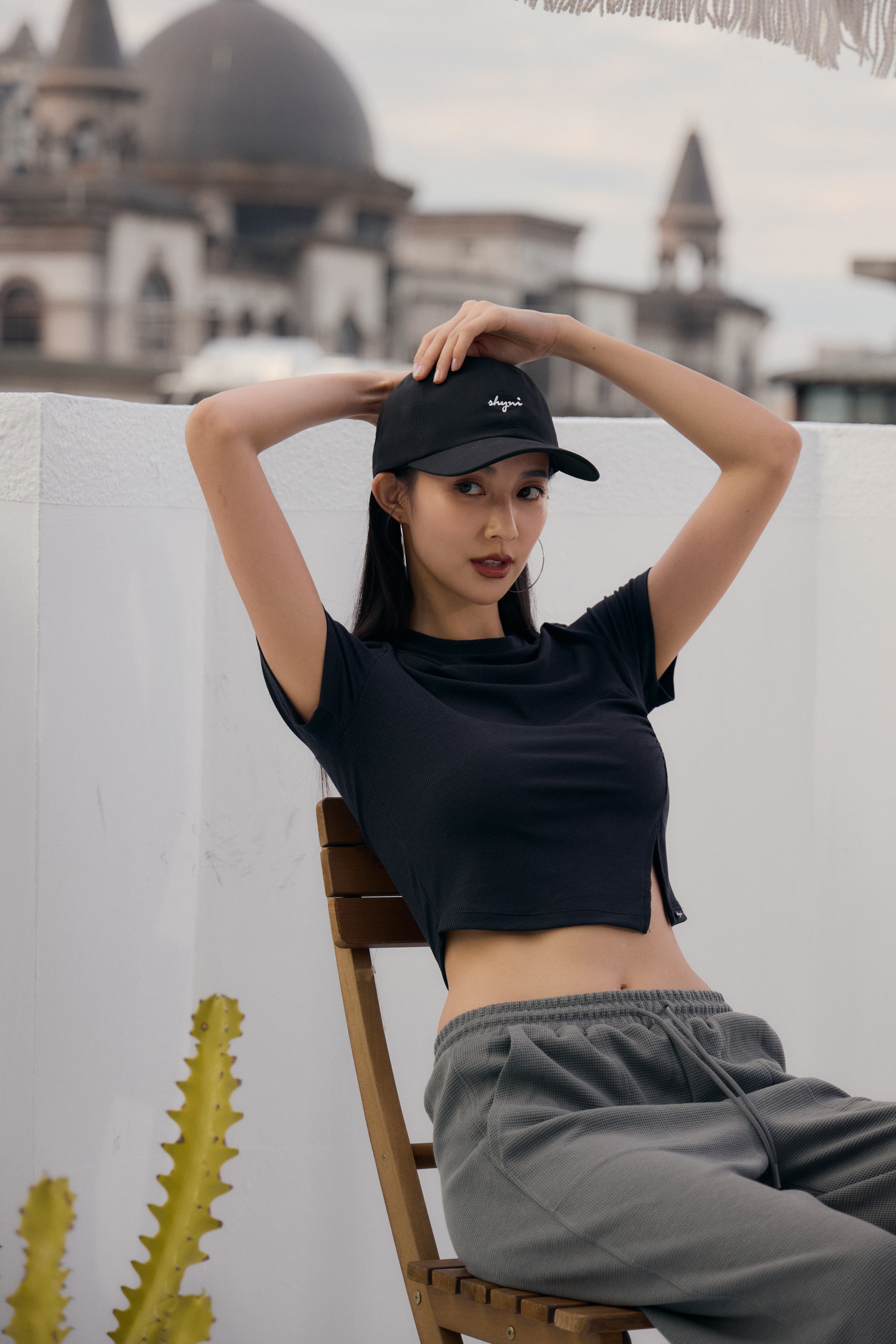 羅紋抽皺前開岔上衣- 黑