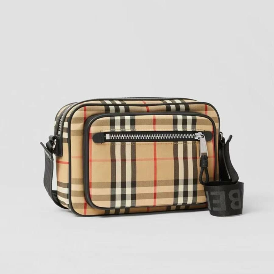 Burberry精巧的斜背包