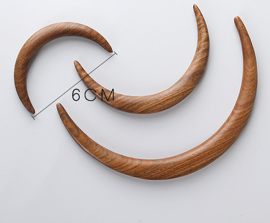 Popular classic and simple sandalwood crescent-shaped bun (green sandalwood small size) (size: 6cm long)