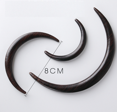 Popular classic and simple sandalwood crescent-shaped bun (medium ebony) (size: 8cm long)