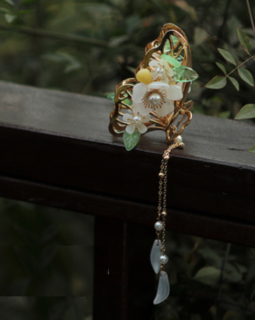 Popular antique style elegant temperament tassel hairpin (Liyun) (size: gripper length is about 8*3.5cm, tassel length is about 13cm)