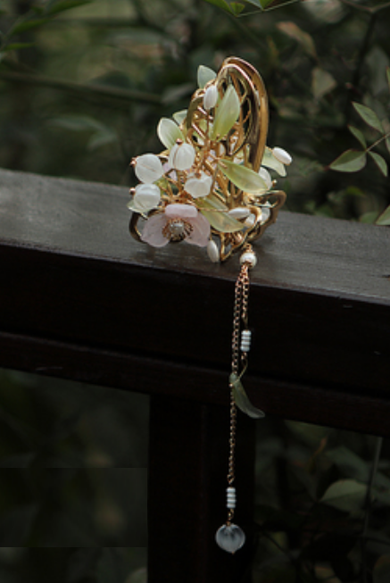 Popular antique style elegant temperament tassel hairpin (Zhaoyuan) (size: gripper length is about 8*3.5cm, tassel length is about 13cm)