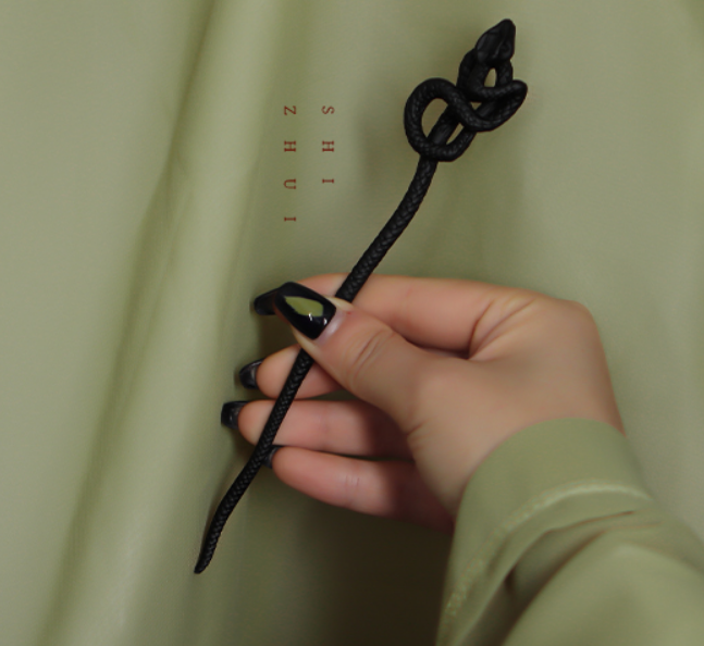 Hot style light antique simple and personalized snake-shaped hairpin (black snake) (size: hairpin length is about 18cm)