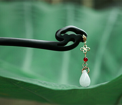 Popular antique style pendant hair ebony hairpin (warm white) (size: hairpin length 18cm)