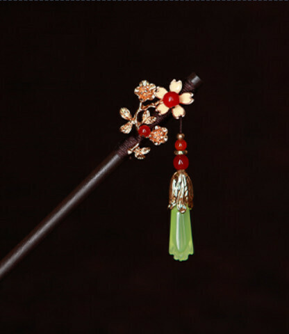 Popular classic and elegant tassel wooden hairpin (Wutong) (size: hairpin length 18cm)
