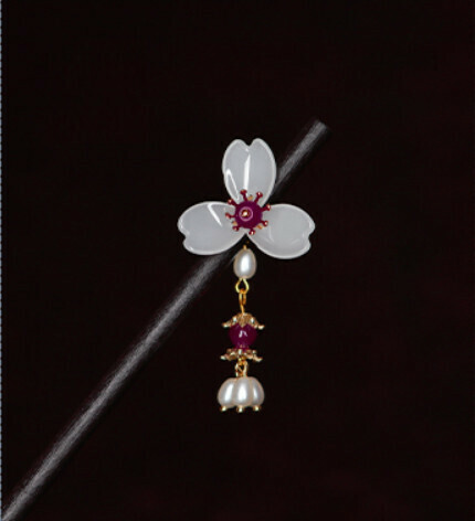 Popular classic and elegant tassel wooden hairpin (Luobai) (size: hairpin length 18cm)