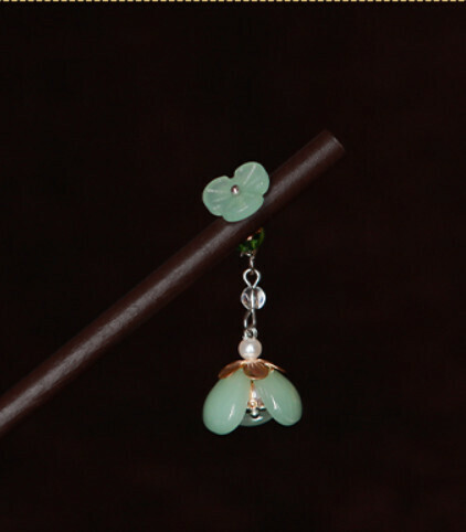 Popular classic and elegant tassel wooden hairpin (jade green) (size: hairpin length 18cm)