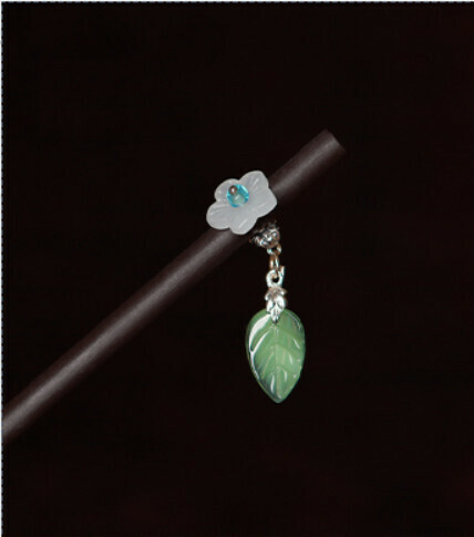 Popular classical and elegant tassel wooden hairpin (leaves) (size: hairpin length 18cm)